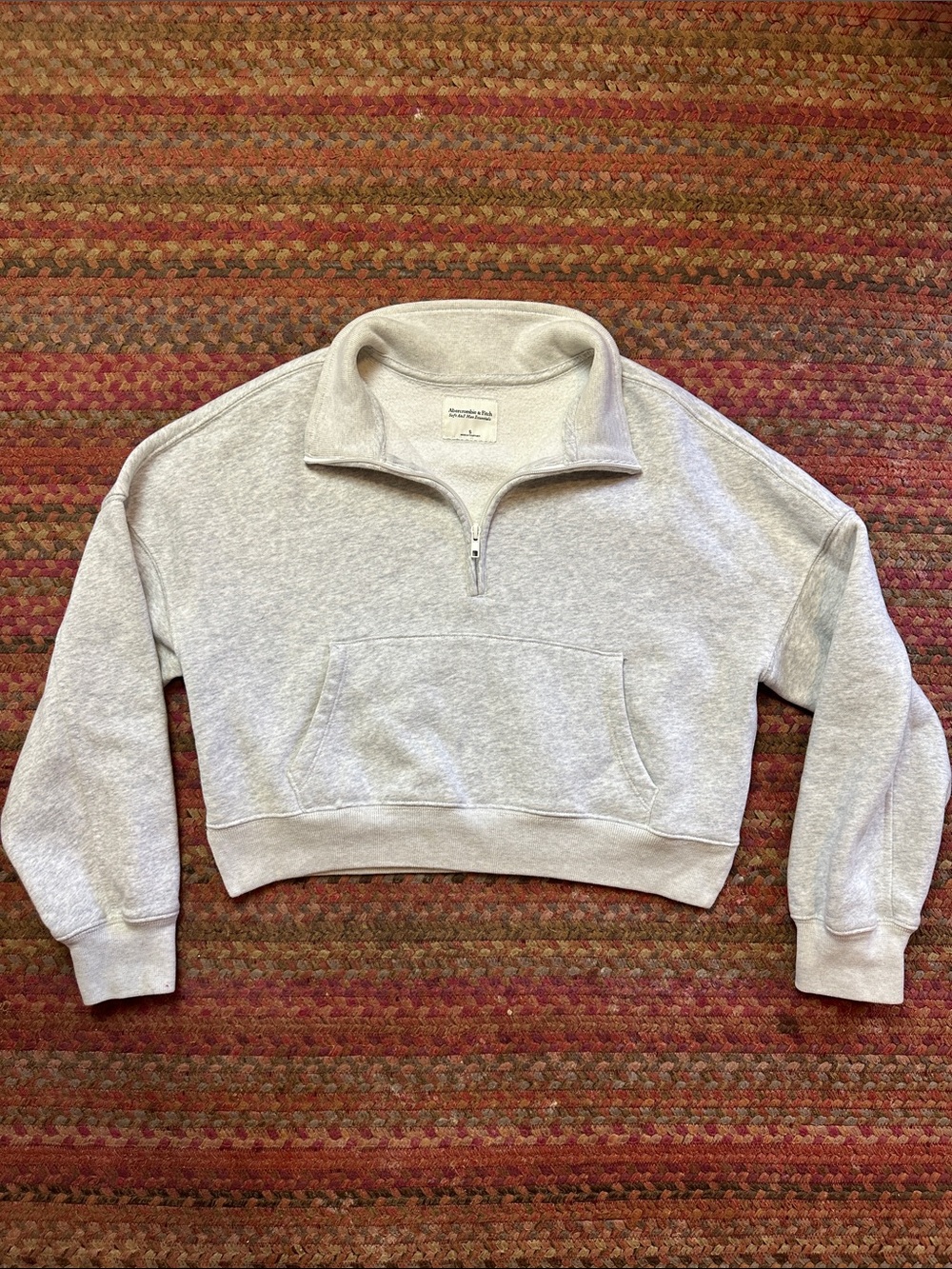 ABERCROMBIE SOFT AF MAX ESSENTIALS Quarter-Zip Cropped Sweatshirt